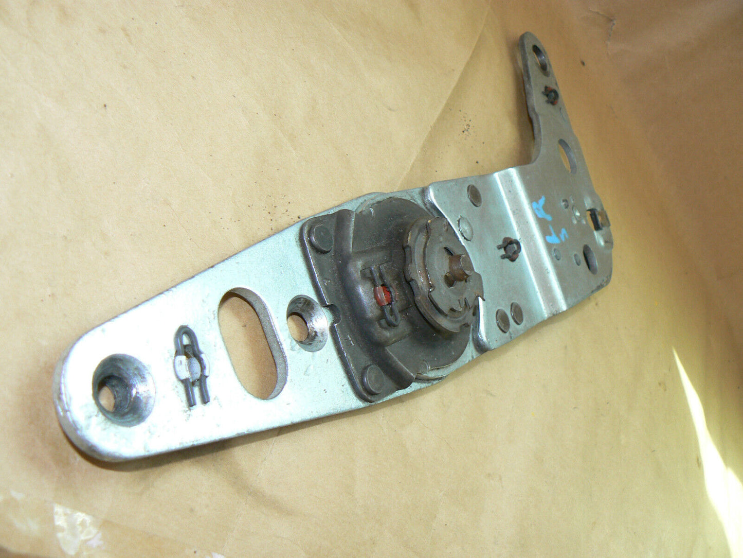 SL 107 SEAT BACKREST ADJUSTER 560 450 W107 500 380 R107 HINGE SLC 0009107685