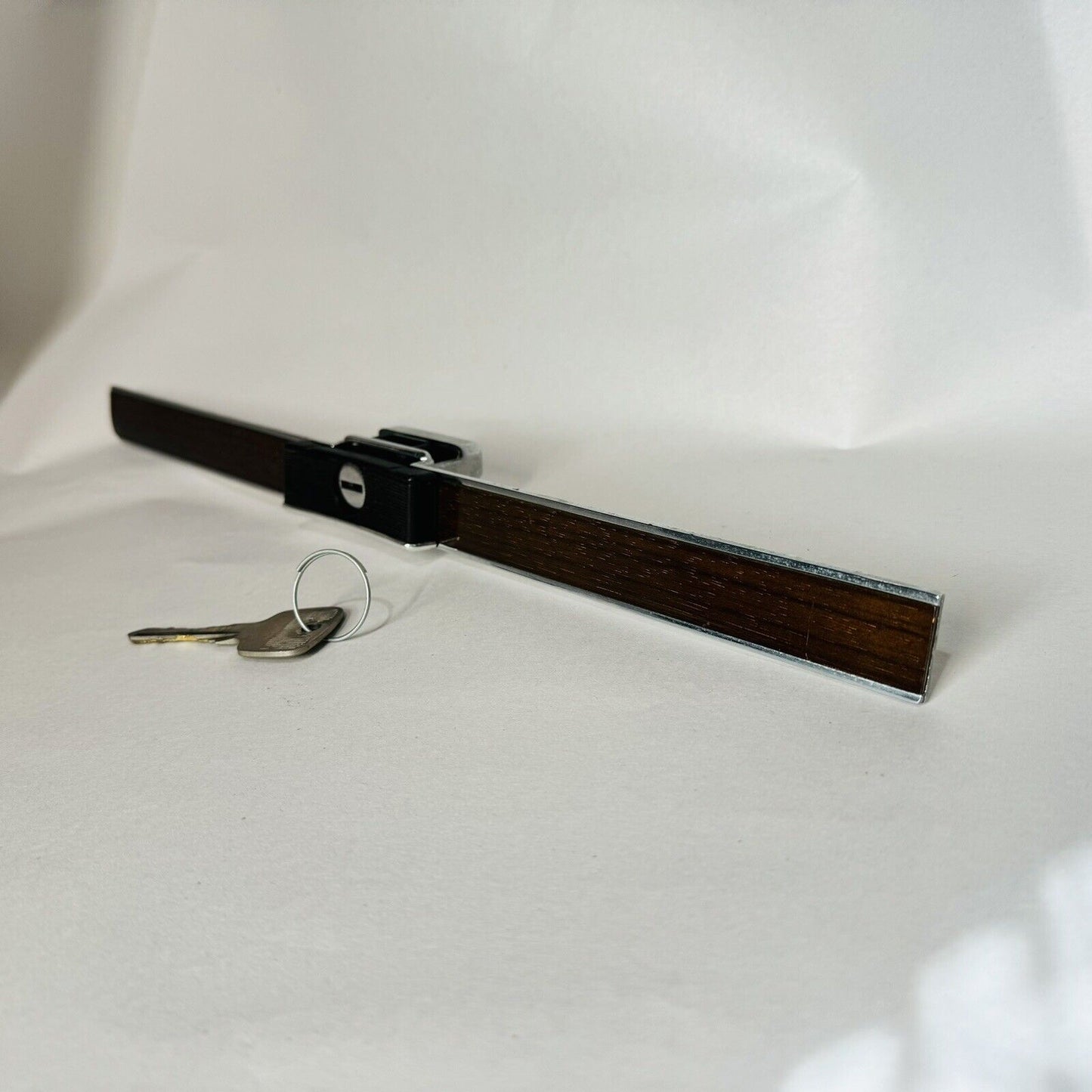 SL W107 Dash molding trim 450sl 380 350 450 glove box 107 r107 slc door key lock