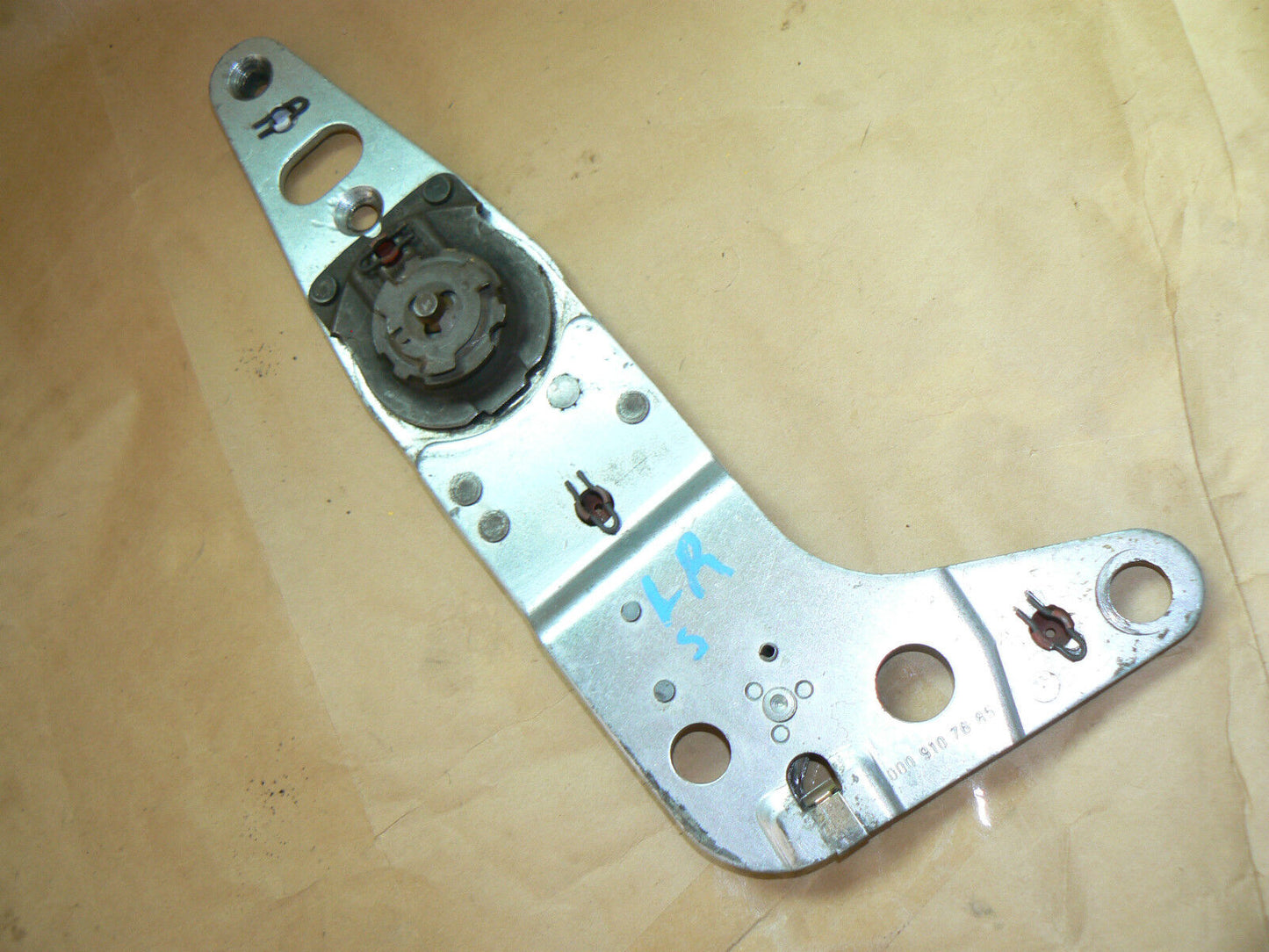 SL 107 SEAT BACKREST ADJUSTER 560 450 W107 500 380 R107 HINGE SLC 0009107685