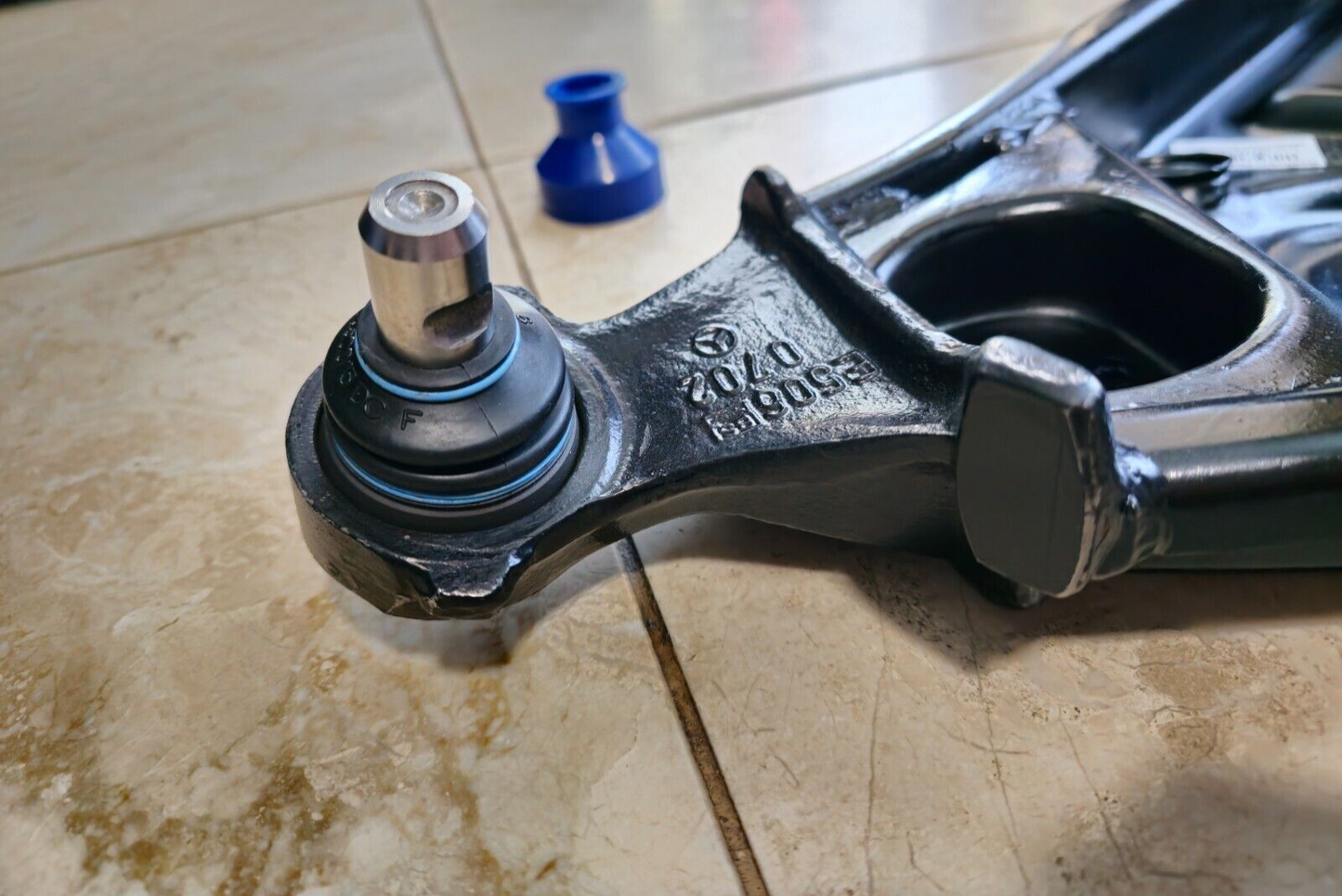 Mercedes sl 107 Left Lower Control Arm 560sl w107 1073302407 560 sl transverse
