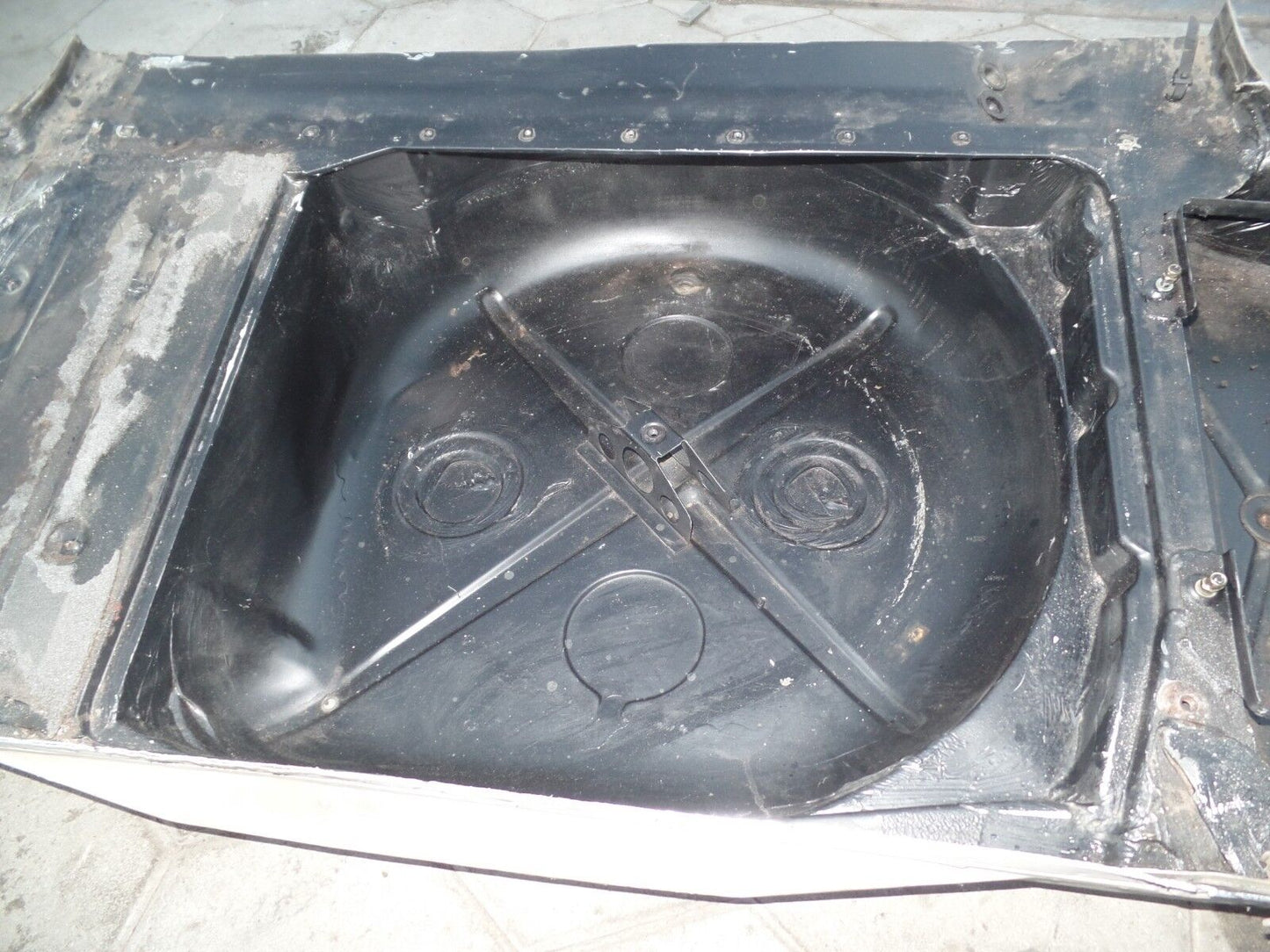 SL trunk spare Floor metal Pan 560sl 560 107 380sl 450 R107 W107 380 battery