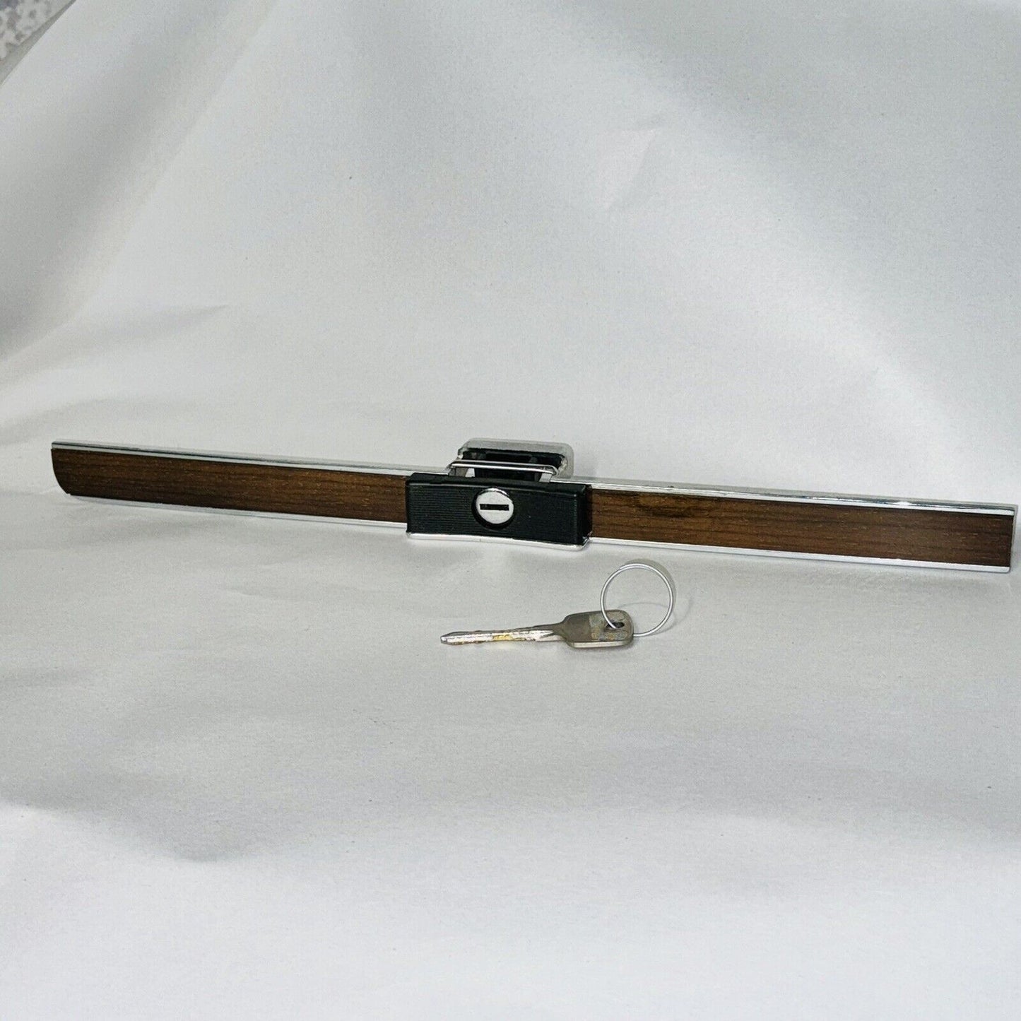 SL W107 Dash molding trim 450sl 380 350 450 glove box 107 r107 slc door key lock
