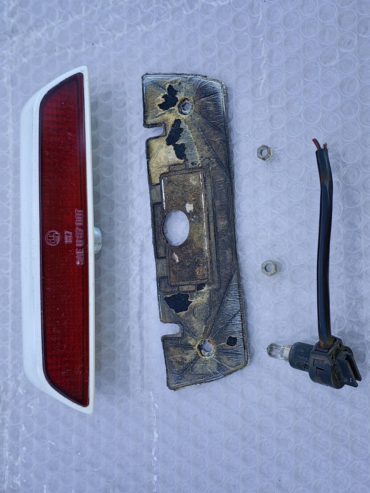 SL W107 Trunk Third Brake Light Lens 560sl 450 380 107 560 500 r107 Mercedes slc