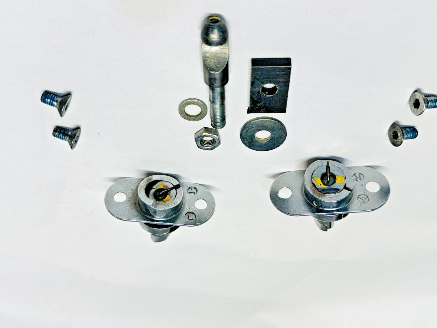 hard convertible top lock 380sl 450sl 560sl w107 450 sl 107 R107 bolt hook 380