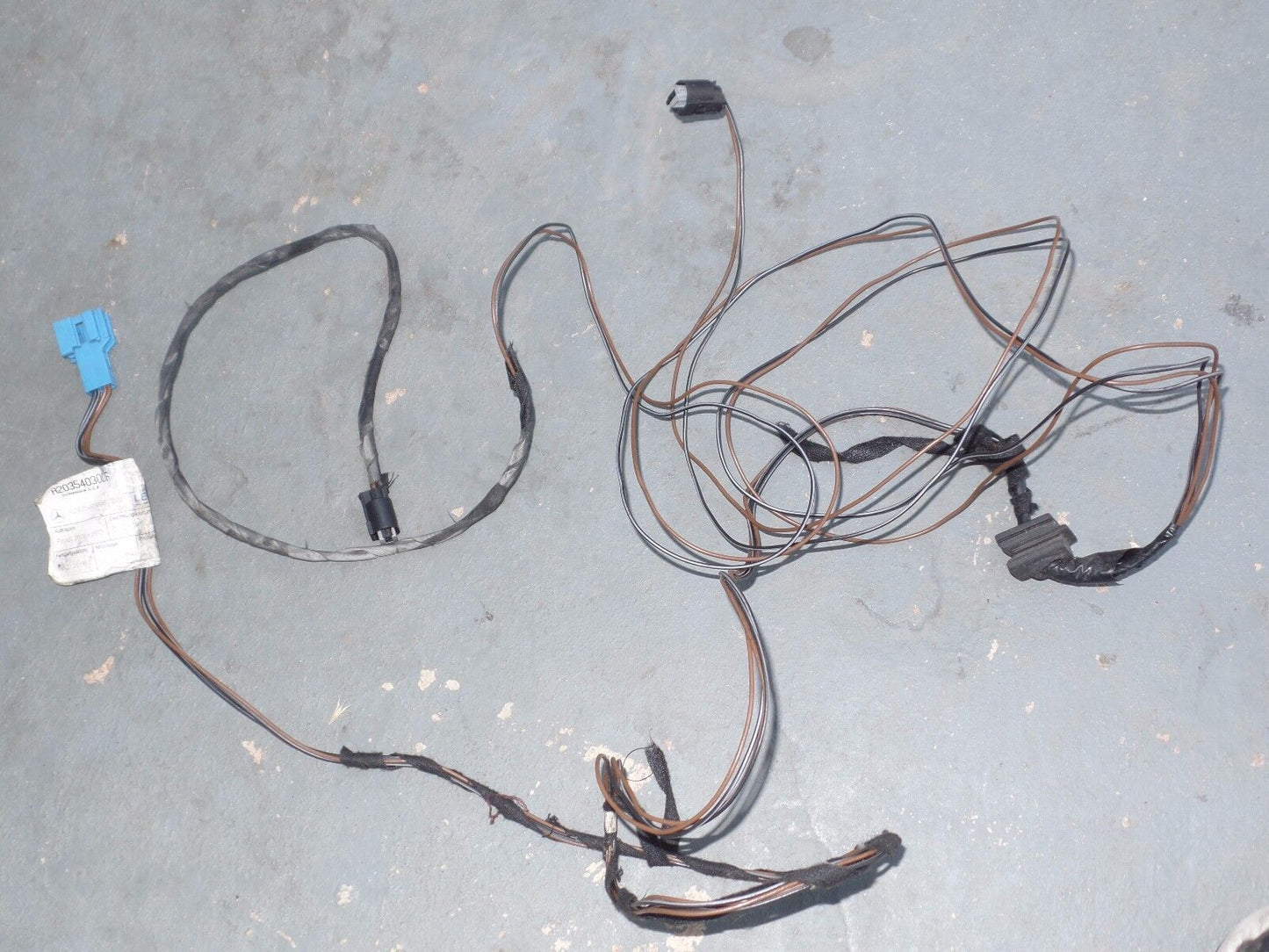 Mercedes Benz wiring harness windshield spray c230 c320 c240 c350 2035403006