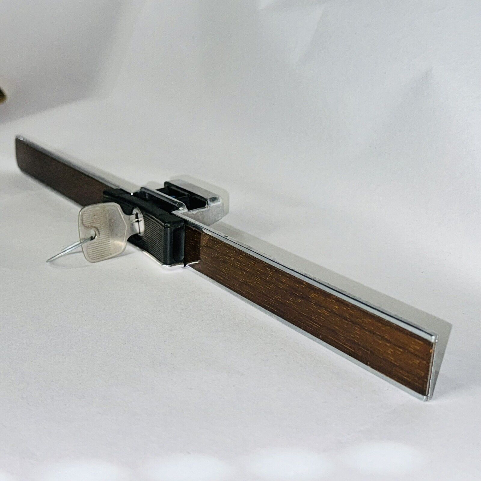 SL W107 Dash molding trim 450sl 380 350 450 glove box 107 r107 slc door key lock