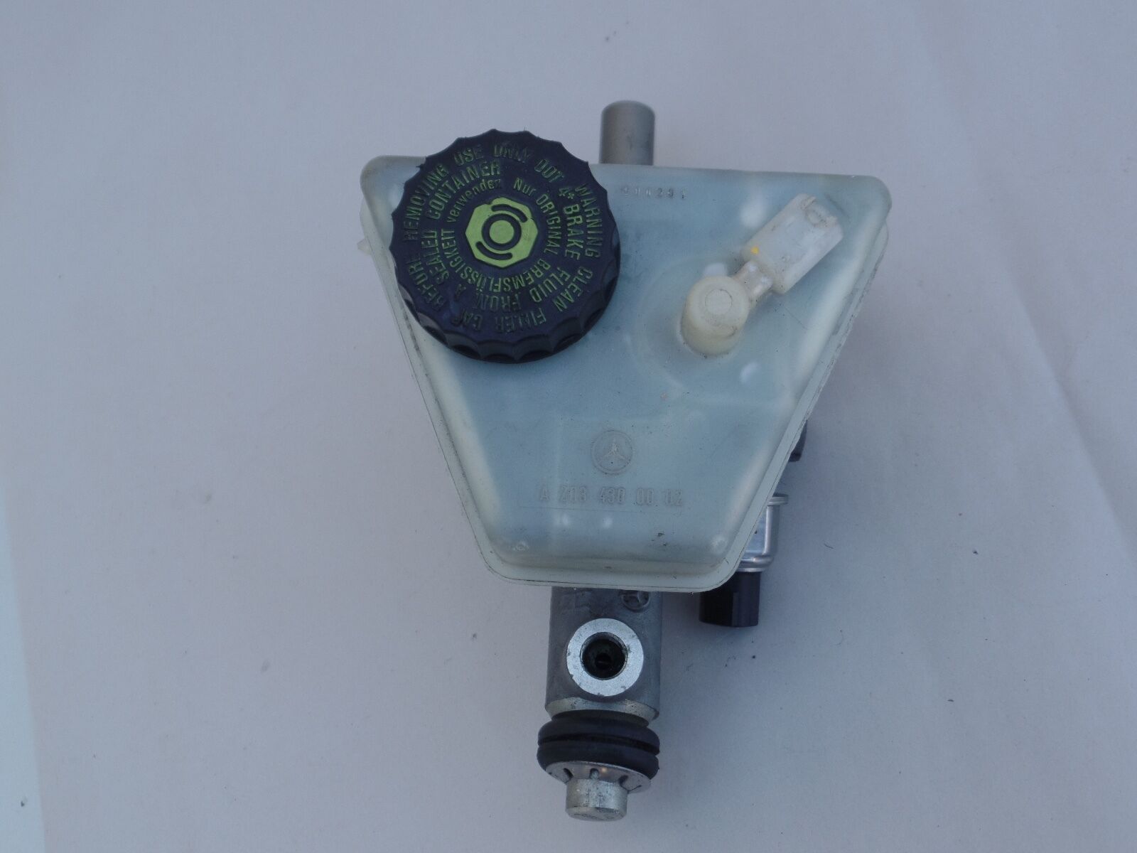 MERCEDES SL W107 Brake Master Cylinder c230 203 clk c320 c240 2034300002 c class