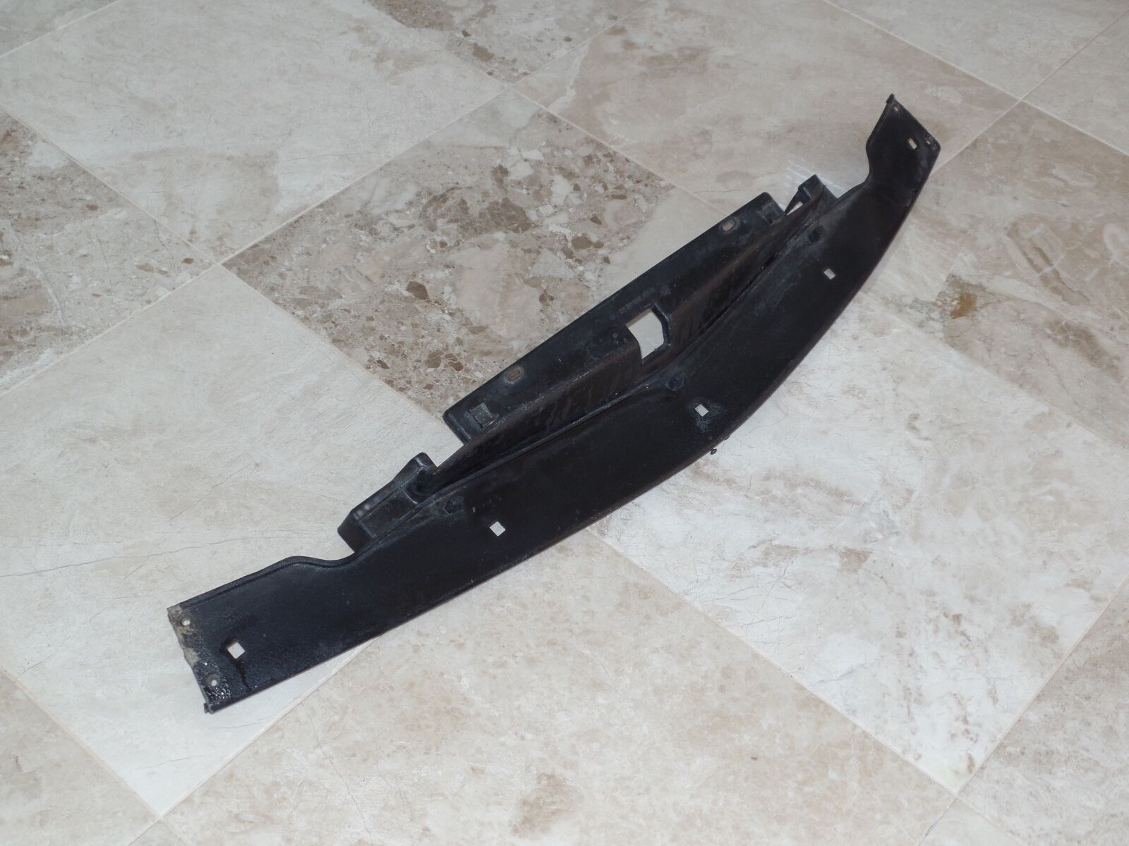 MERCEDES Radiator covering mount lower spoiler 560sl W107 SL 560 1075050088 R107