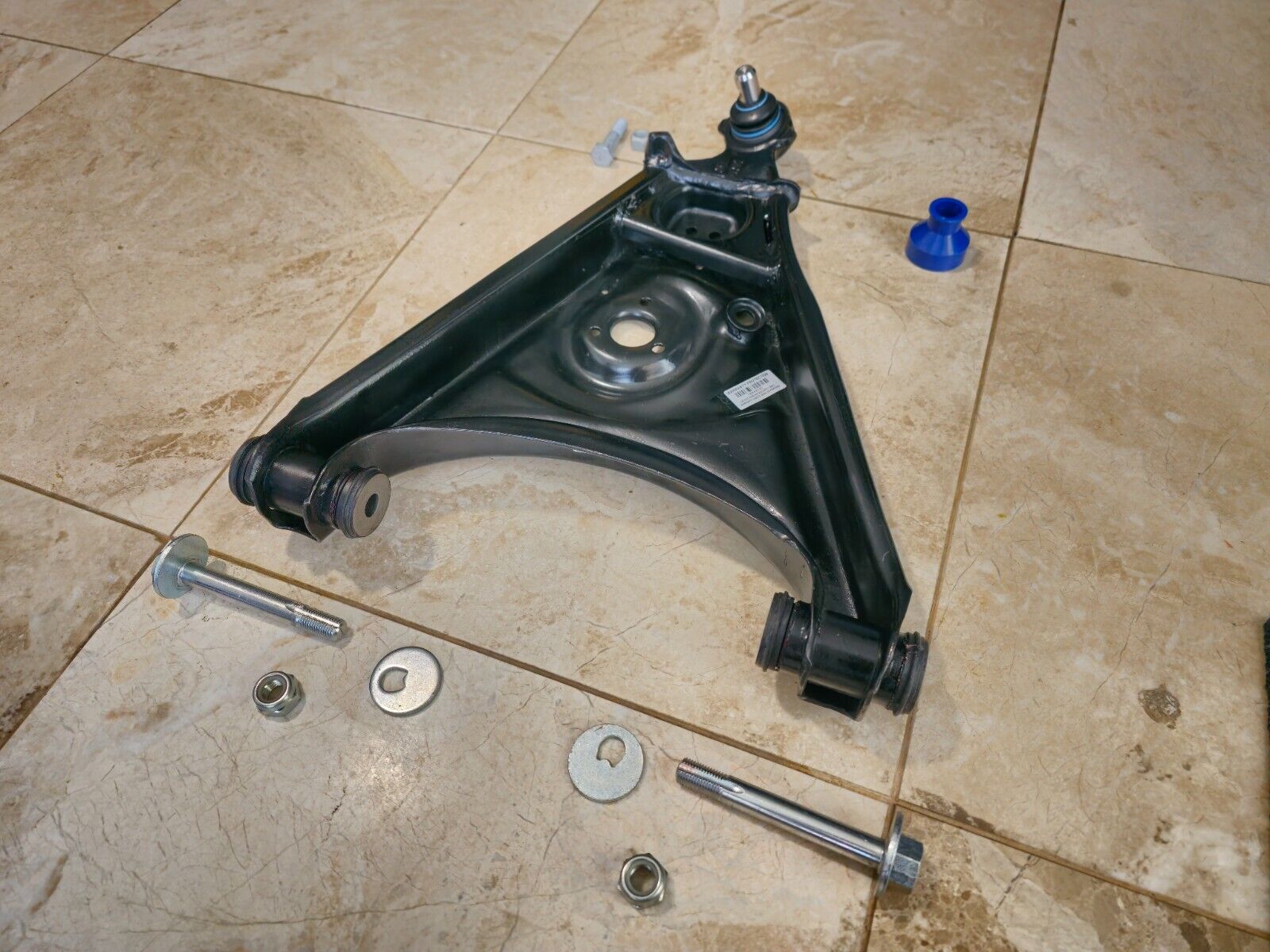 Mercedes sl 107 Left Lower Control Arm 560sl w107 1073302407 560 sl transverse