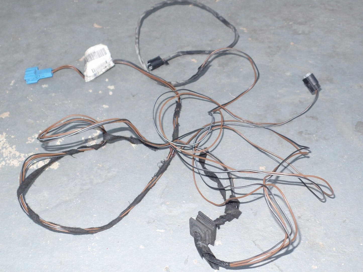Mercedes Benz wiring harness windshield spray c230 c320 c240 c350 2035403006