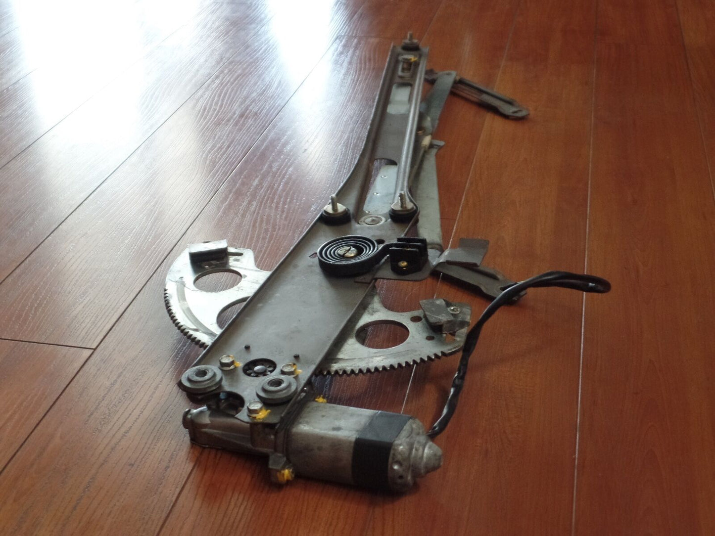 Mercedes SL Window Regulator 450sl 380sl 560sl 1077200846 w107 r107 450 560 380