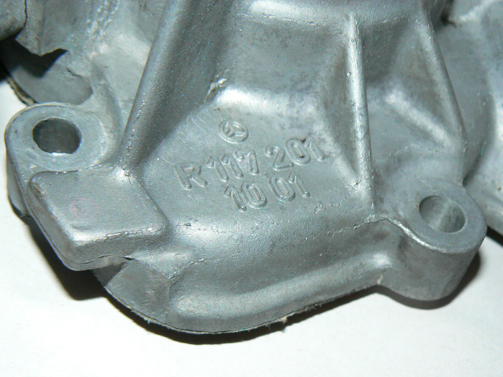 SL W107 107 Water Pump 560 560sl inlet 1172011001 W126 126 R107 1172030174 INLET