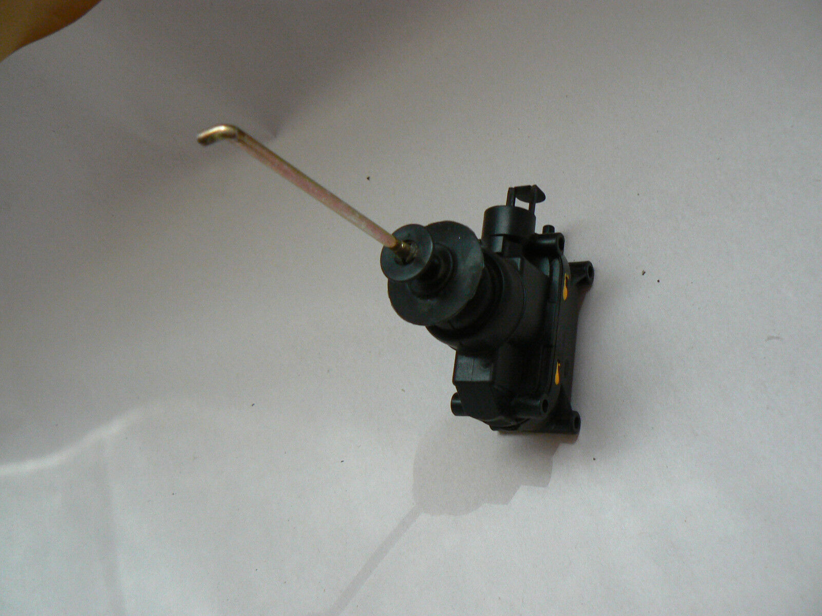 MERCEDES Trunk Lock Vacuum Element Actuator W107 380sl 560SL 560 107 sl 500 R107