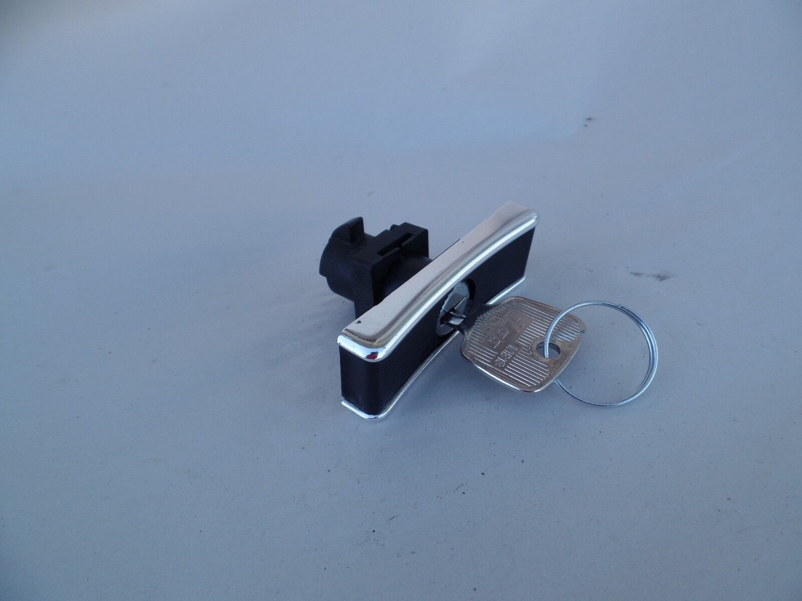 MERCEDES SL Glove box lock w key 107 450sl 380 560 450 glovebox 380sl 560sl 280 