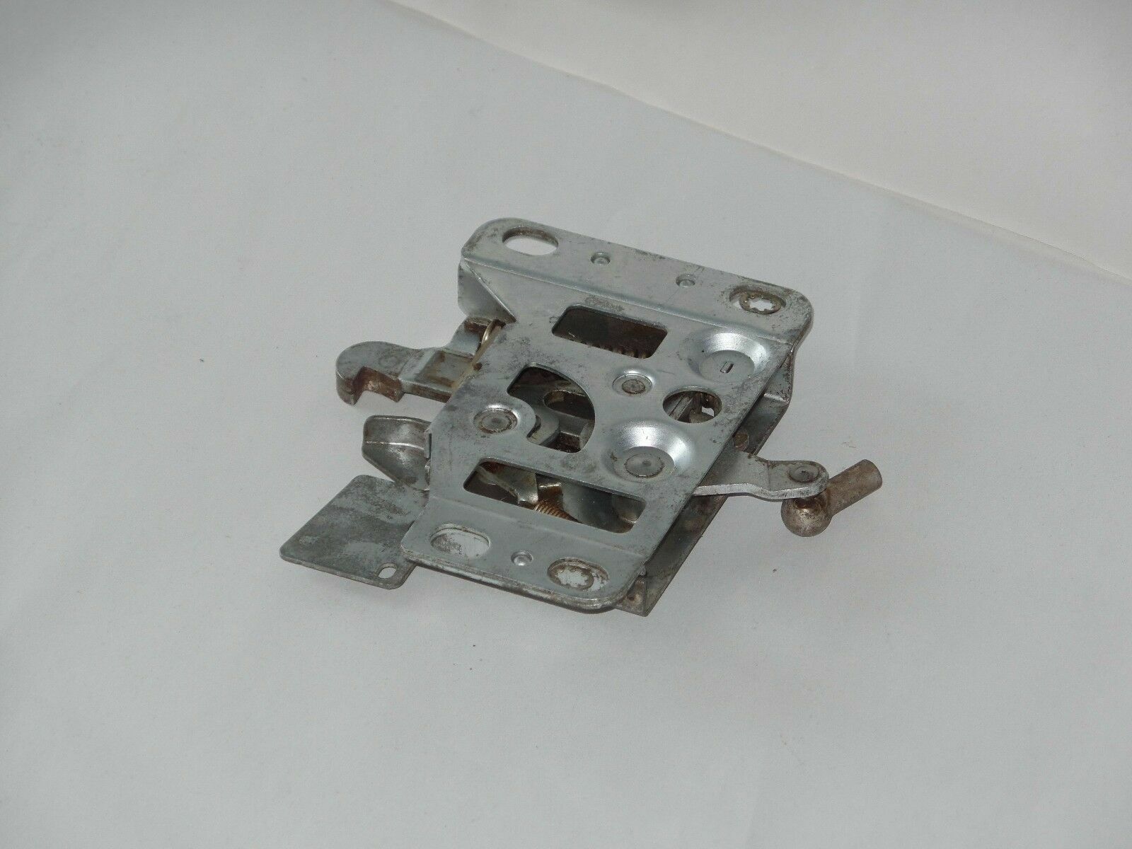 Mercedes SL 380sl 450sl Convertible Latch Lock 560sl 107 w107 450 380 1077700026