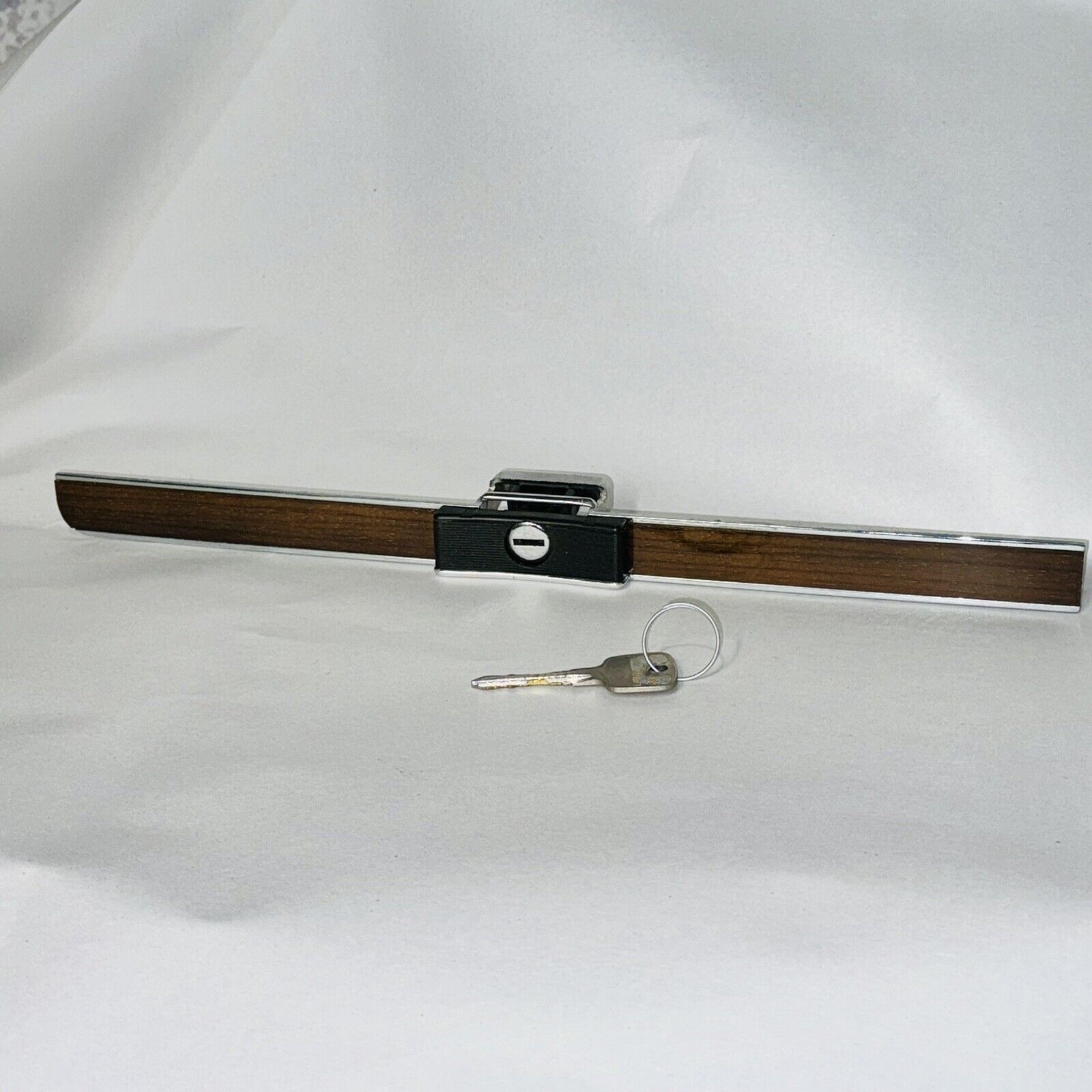 SL W107 Dash molding trim 450sl 380 350 450 glove box 107 r107 slc door key lock