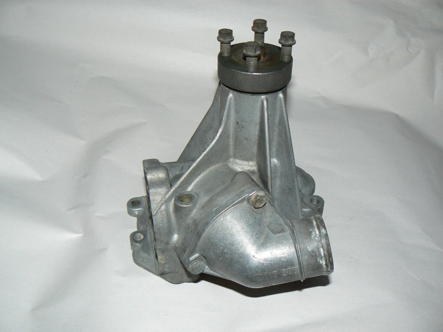 SL W107 107 Water Pump 560 560sl inlet 1172011001 W126 126 R107 1172030174 INLET