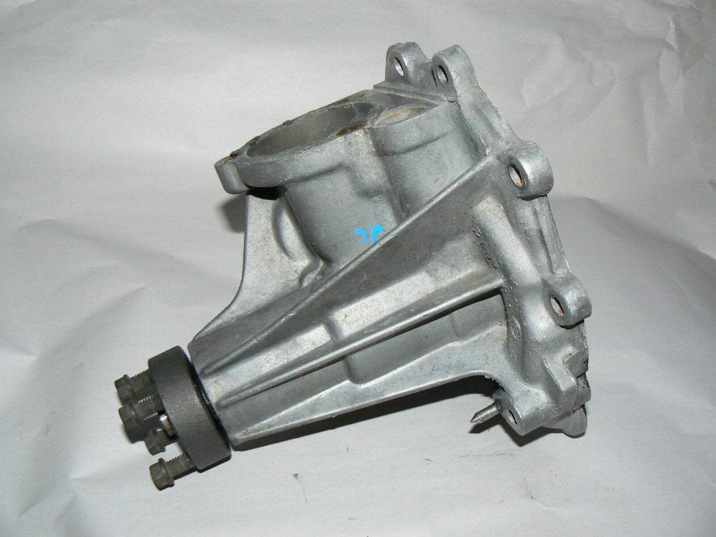 SL W107 107 Water Pump 560 560sl inlet 1172011001 W126 126 R107 1172030174 INLET