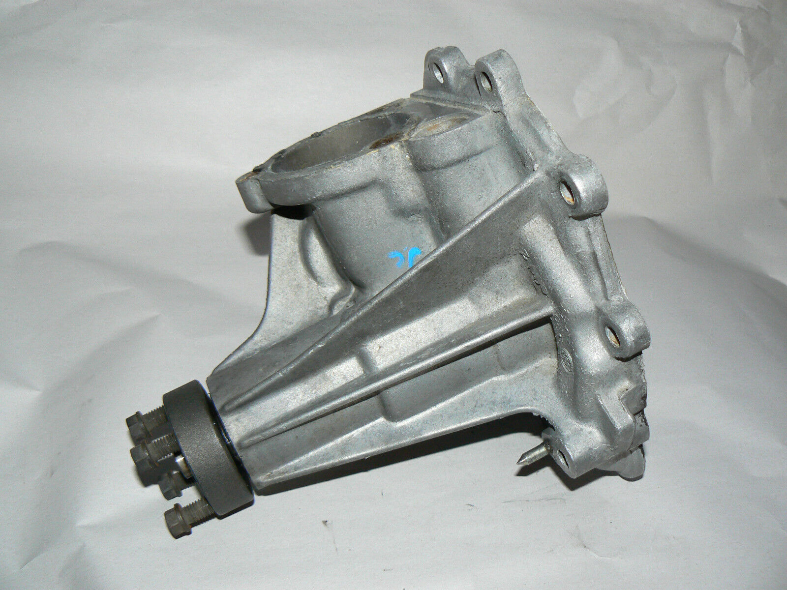 SL W107 107 Water Pump 560 560sl inlet 1172011001 W126 126 R107 1172030174 INLET