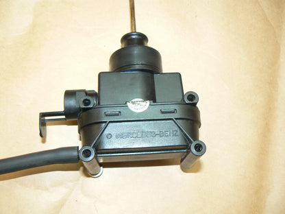 MERCEDES Trunk Lock Vacuum Element Actuator W107 380sl 560SL 560 107 sl 500 R107