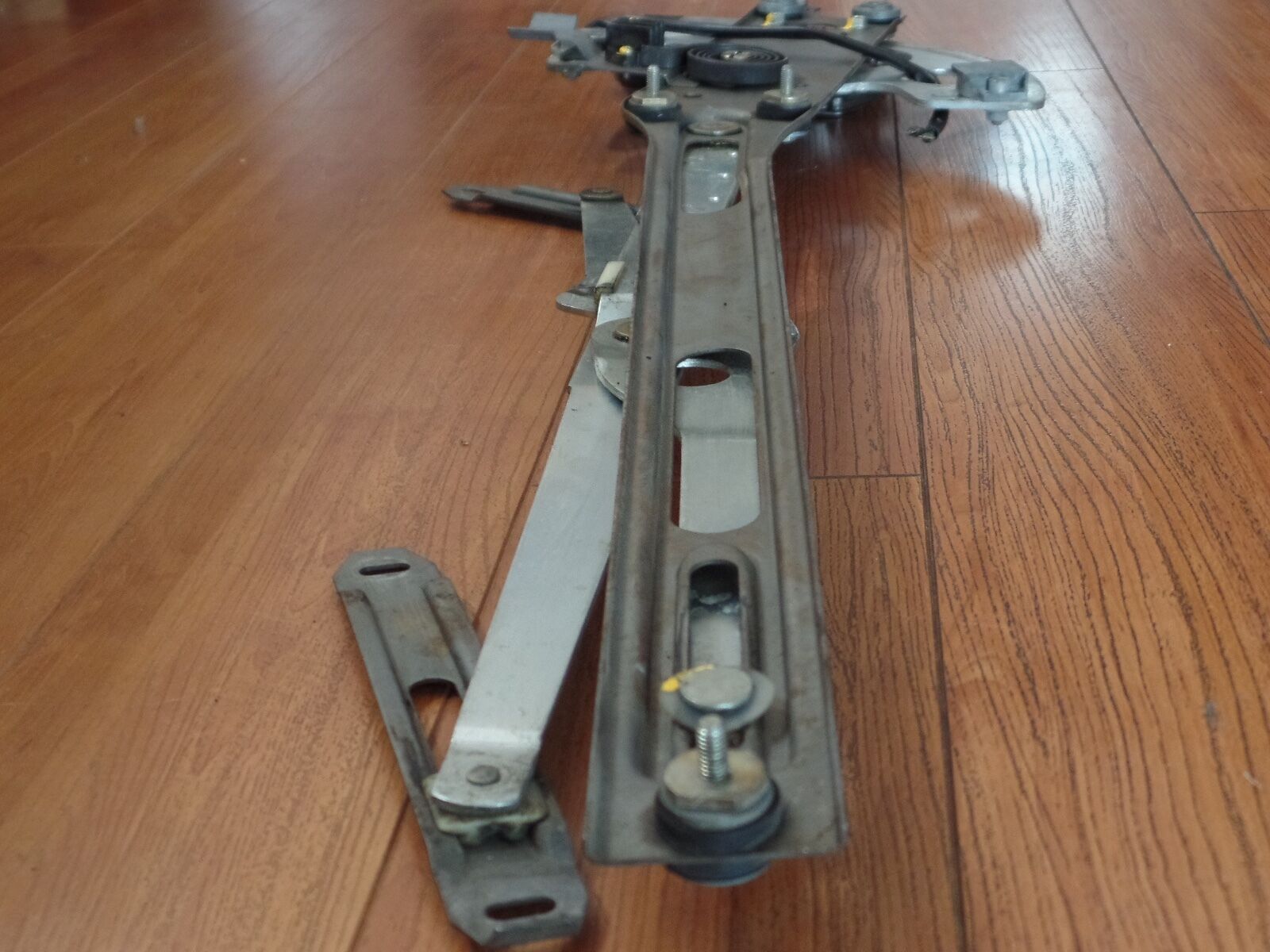 Mercedes SL Window Regulator 450sl 380sl 560sl 1077200846 w107 r107 450 560 380
