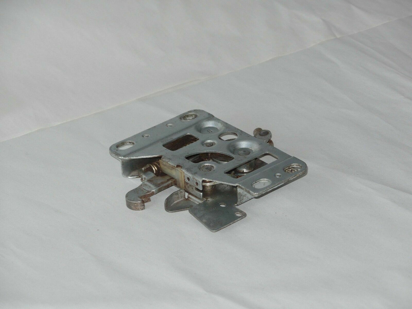 Mercedes SL 380sl 450sl Convertible Latch Lock 560sl 107 w107 450 380 1077700026