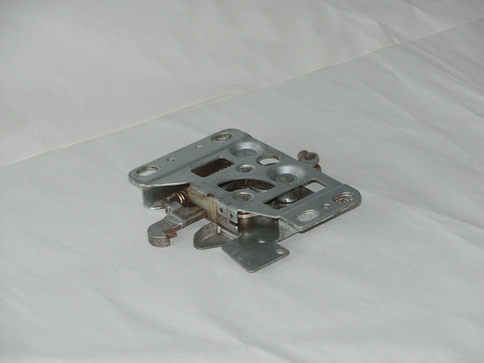 Mercedes SL 380sl 450sl Convertible Latch Lock 560sl 107 w107 450 380 1077700026